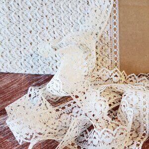 Ivory Leavers lace 1" x 8 Yards. - Scalloped - floral